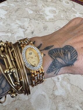 NEW! Elizabeth Taylor White Diamonds Quartz Watch Gold Tone & Crystals